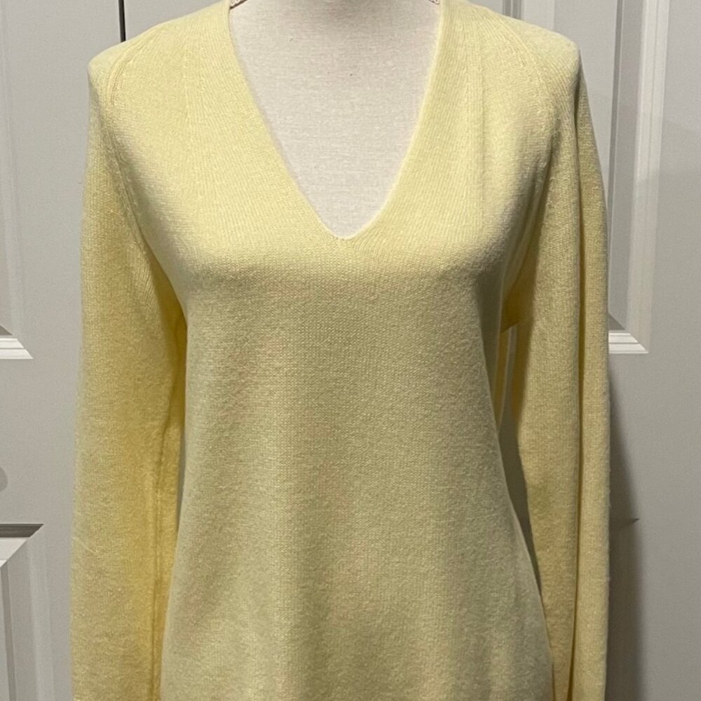 VINCE YELLOW DEEP V CASHMERE SWEATER WITH TAGS - SMALL